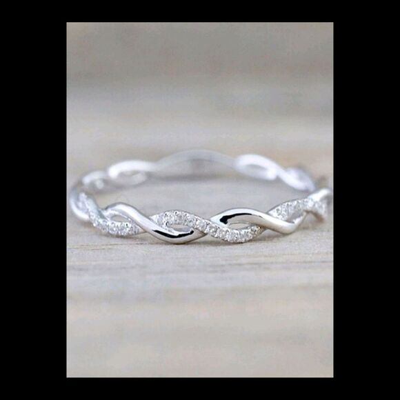 Twisted Ring - Picture 1 of 2